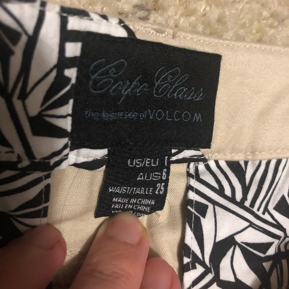 Volcom Shorts - Picture 4 of 5